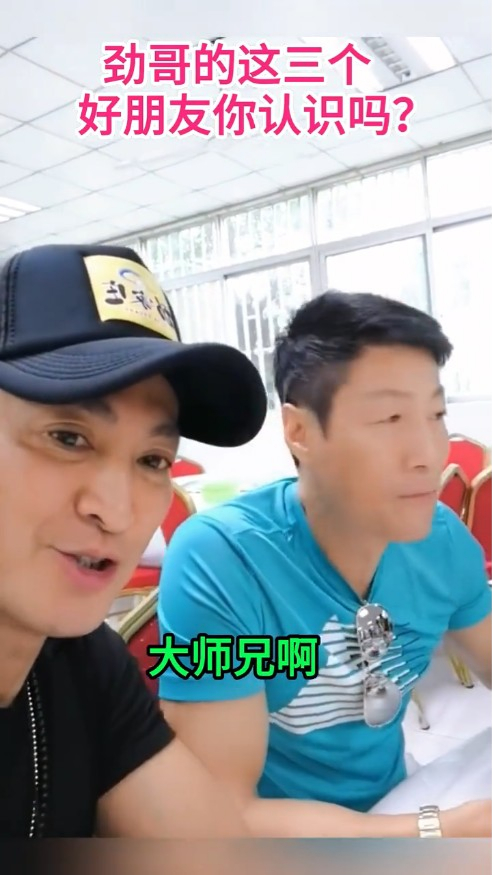 久未露面的林國斌難得現身，62歲的他頭髮依然濃密，着上藍色T恤的他亦顯得精神奕奕。