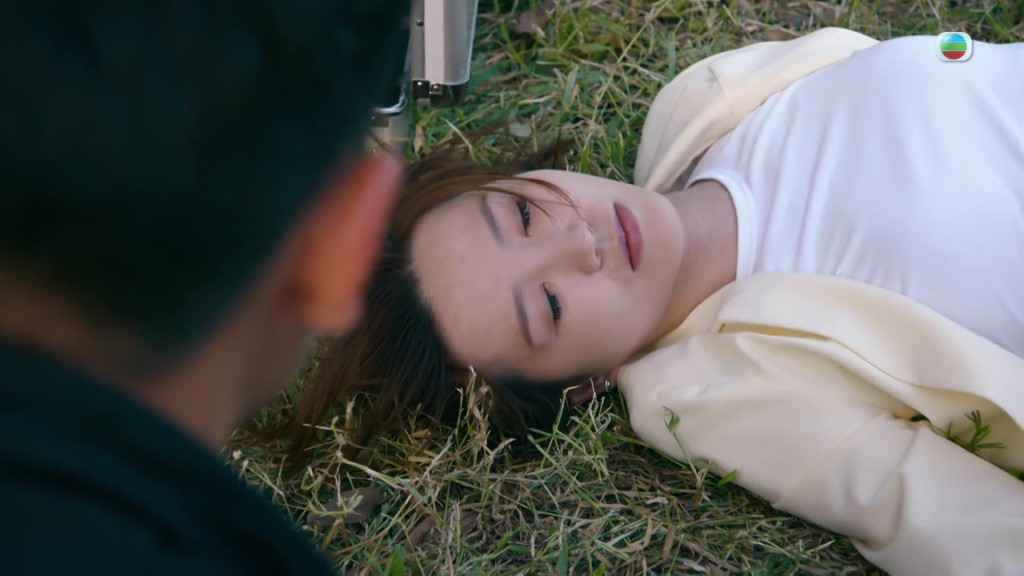 昨晚劇情最大衝擊,是吳若希在毫無預警下離世。 昨晚劇情最大衝擊,是吳若希在毫無預警下離世。