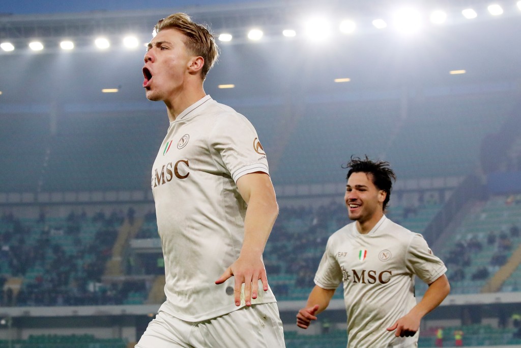 海伦转投拿玻里才重拾对足球的乐趣。美联社