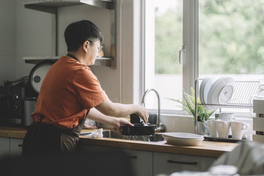 現在很多時有工人姐姐來煮飯掌廚，其實是代表夫妻感情、性關係都是減分和疏離。