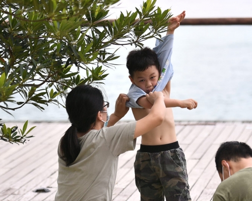 今日天氣炎熱。