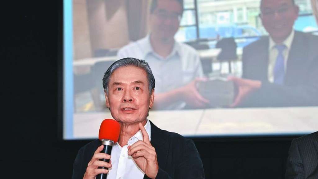 金溥聰等人昨日召開記者會，出示馬英九的親筆委託書，以及據稱是基金會前執行長蕭旭岑接受台商捐款的照片。中時新聞網