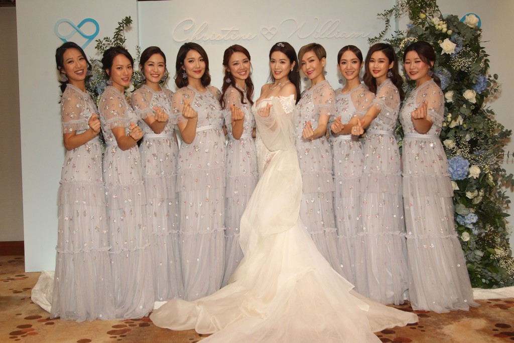 當日苟芸慧結婚，星級姊妹團有王君馨、李亞男、岑麗香、倪晨曦、伍詠薇、簡慕華等。