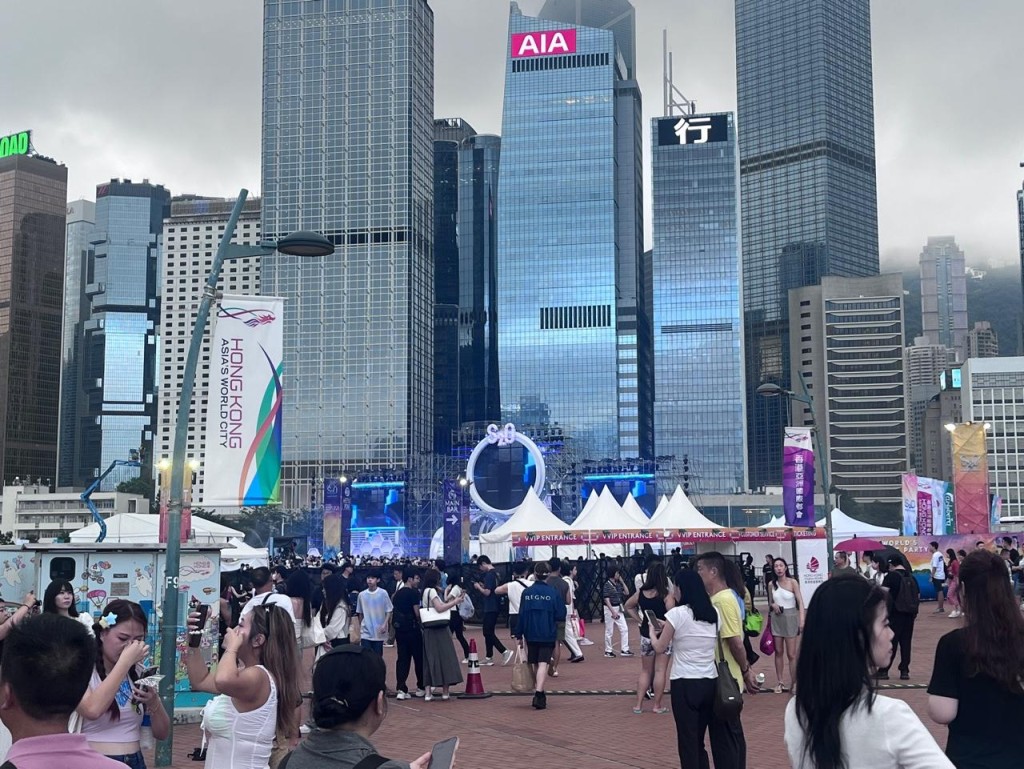《S2O HONG KONG》泼水音乐节今明两日于中环海滨举行。