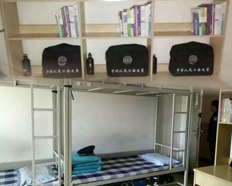 事後有人指出,相片來自中國人民公安大學,摺疊床舖是紀律要求。