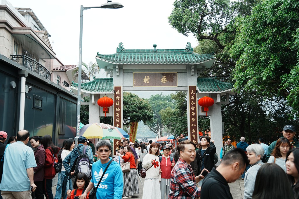 雨後人流湧現。