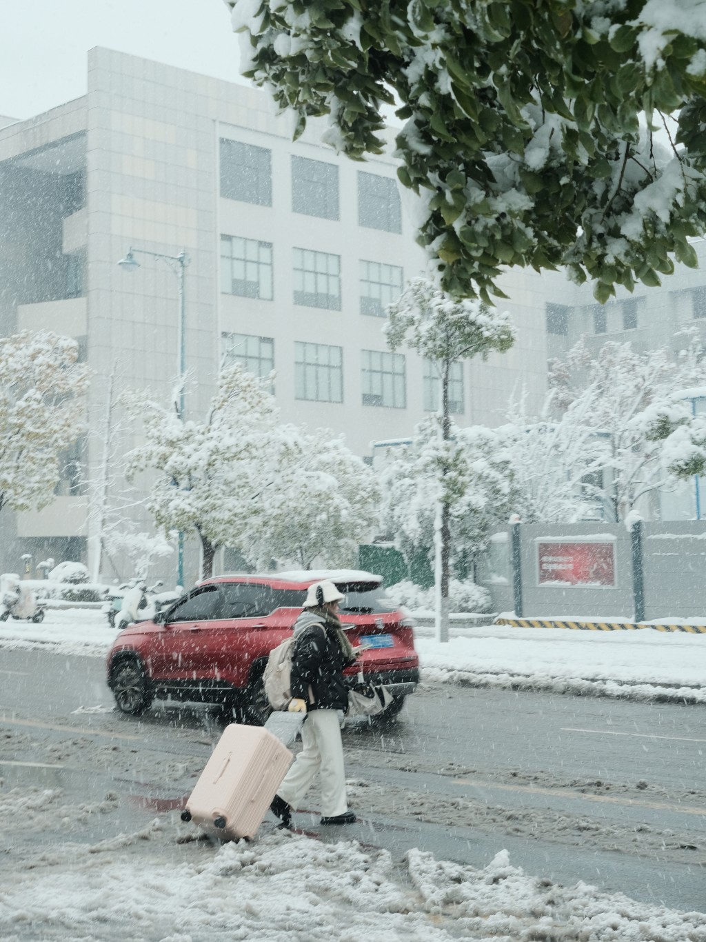 湖南大暴雪，影响当地居民出行。微博