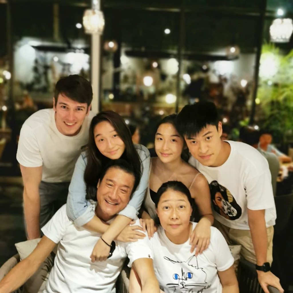 孖女帶埋男友出席。 Chloe IG圖