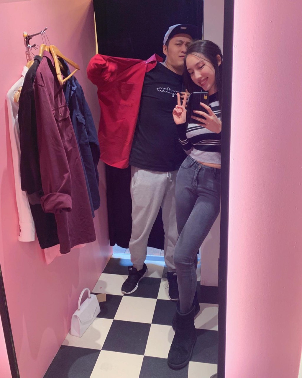 除了甜蜜之旅,兩人在室內也打情罵俏。 除了甜蜜之旅,兩人在室內也打情罵俏。