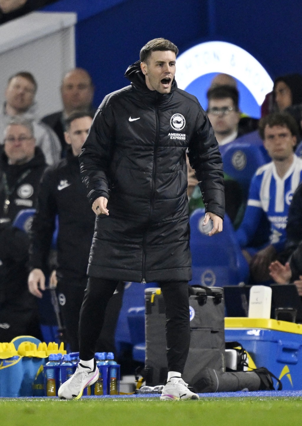 白禮頓主教練靴士拿對阿仙奴的消極踢法非常不滿，矛頭直指其教頭阿迪達。路透社