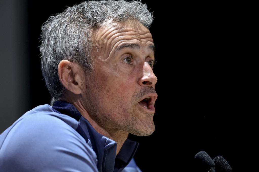 曼联高层仍然对巴黎圣日耳门教练安历基念念不忘。法新社 曼联高层仍然对巴黎圣日耳门教练安历基念念不忘。法新社