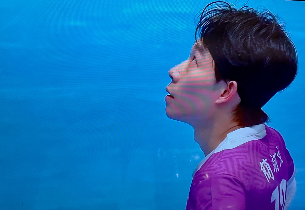 港隊簡翊文在最後５秒絕殺對手。 電視截圖