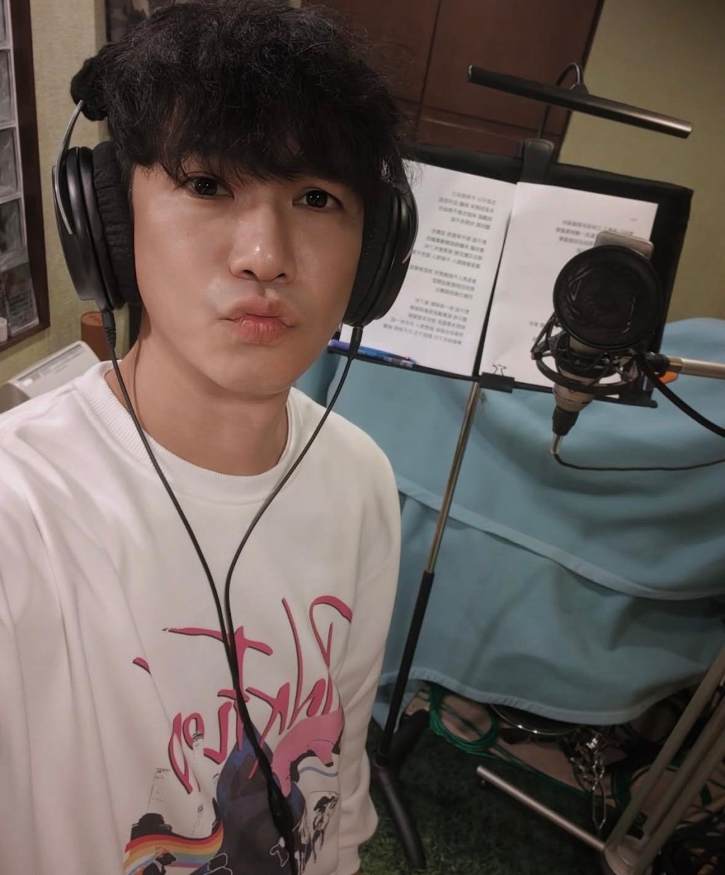 樂隊Mr.前主音布志綸日前在社交平台大爆被「好兄弟好朋友」出賣。