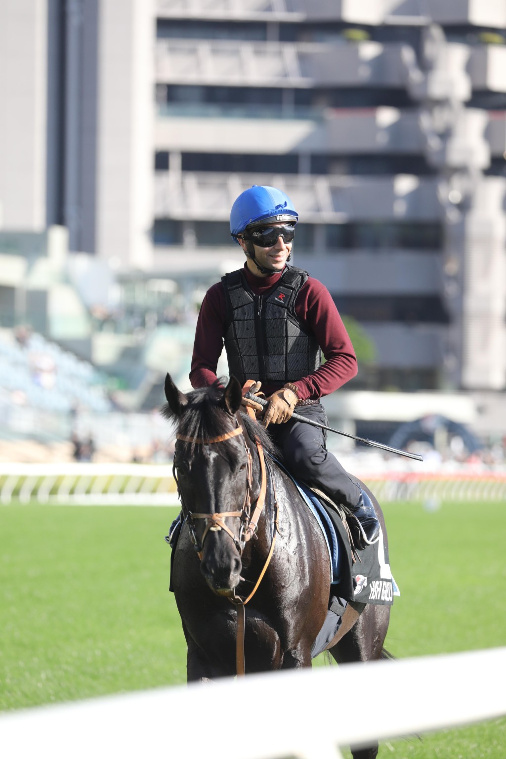 前香港冠军骑师莫雷拉，今早在沙田马场露面。