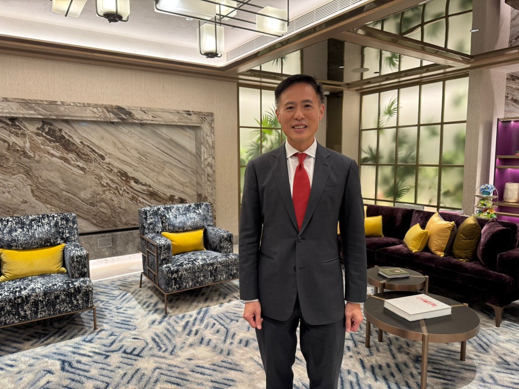 田兆源表示，參觀客以年輕客為主，亦有不少分支家庭，相信趁減息有意入市。