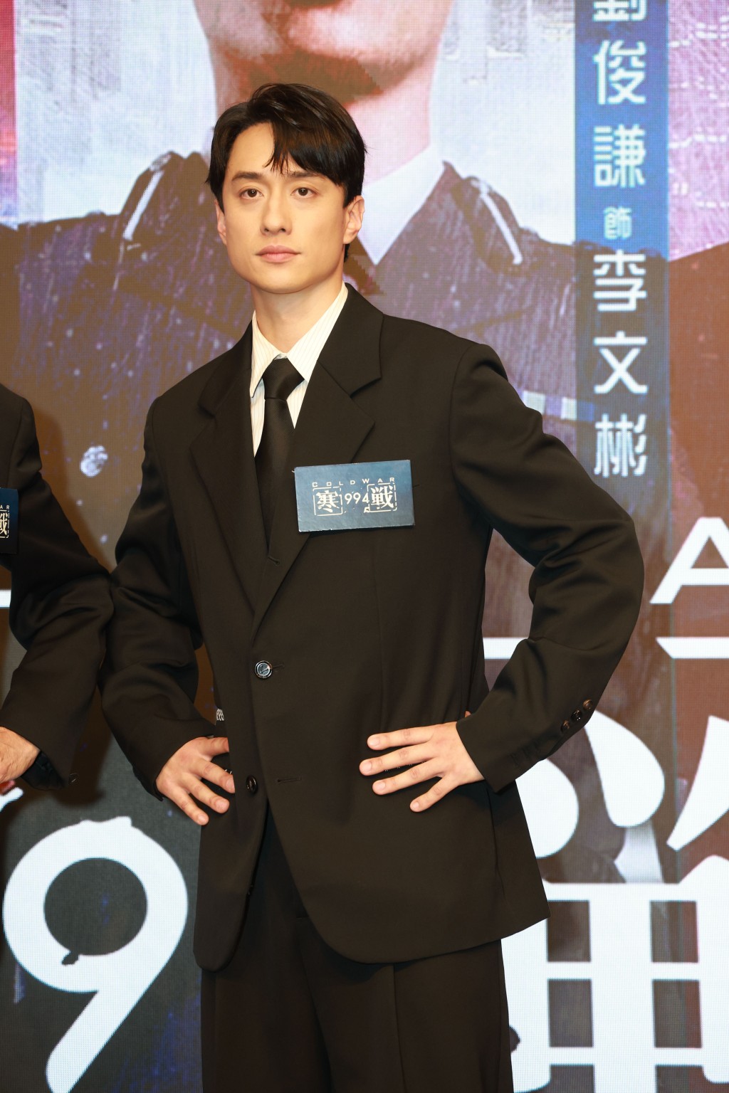 出爐亞洲電影大獎「亞洲飛躍演員」得主劉俊謙，飾演熱血富正義感的O記署任總警司李文彬。