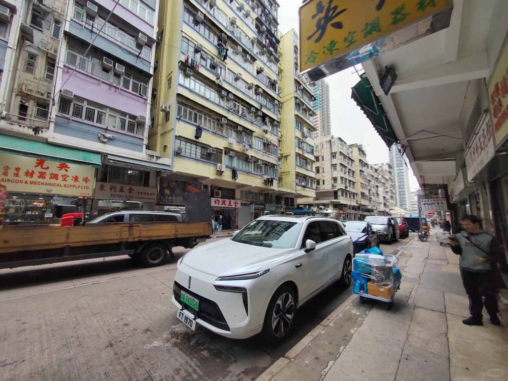 事主嘆稱「剛吃第一口午飯就收到了郵件」。