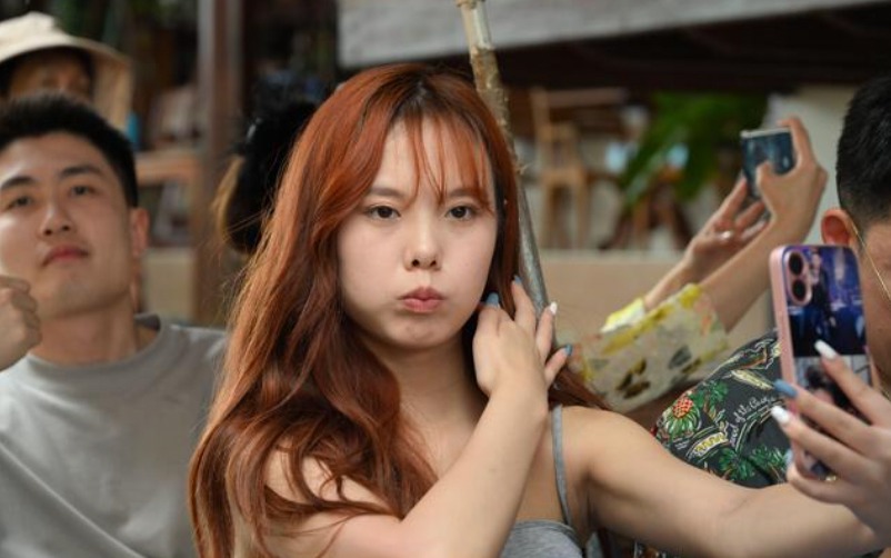 泰國政府更下令公務員以行樓梯代替升降機，並放寬服飾限制以調高空調溫度，試圖在能源乾涸前減緩消耗速度。Alamy示意圖