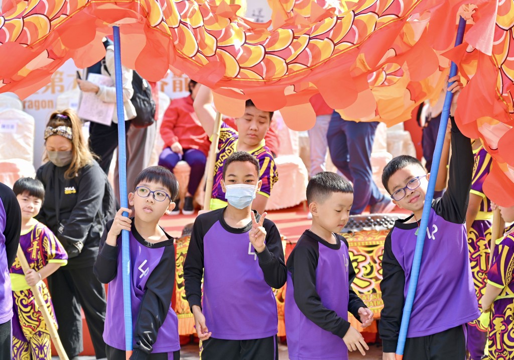 2024香港龙狮节元旦日在尖沙咀星光大道举行。资料图片