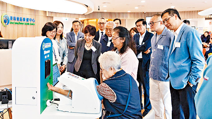 當局指參與計劃的合資格人士會先接受篩查。 