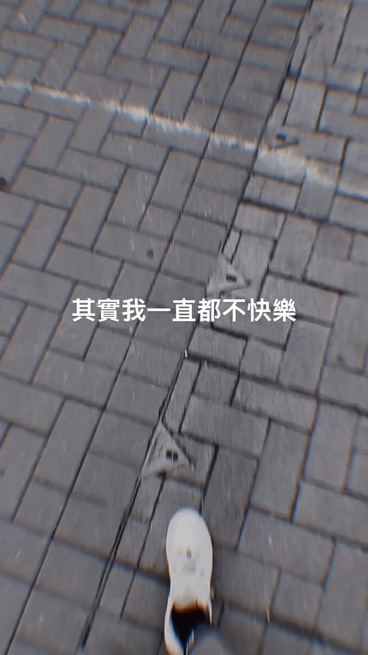 梁茵連出三個黑白Po黑白放負。 梁茵連出三個黑白Po黑白放負。