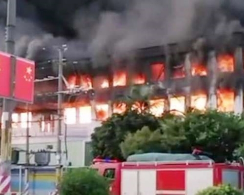 发生火警是一家生产照明设备的工厂。网图
