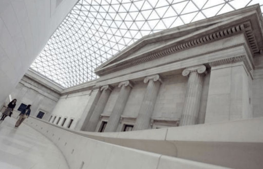 大英博物馆多件藏品不翼而飞或损毁，已报警调查，并开除了一名员工。