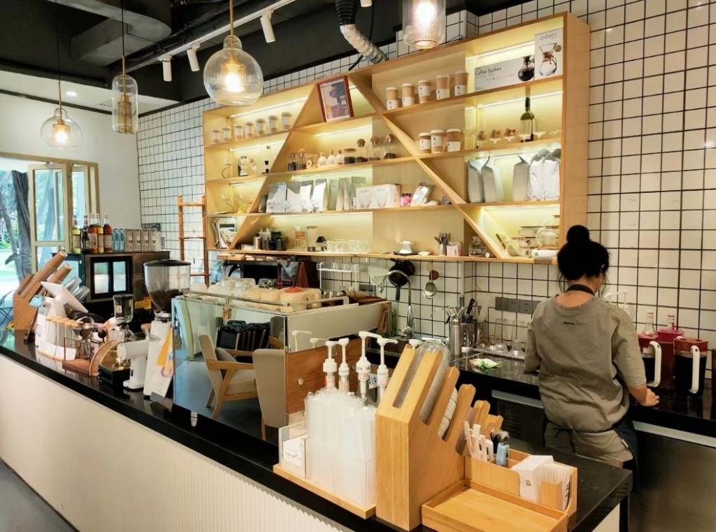 佛山打卡好去處2024｜８. 38 Coffee  蔡淇俊經營的咖啡店，有各種即沖咖啡和養生花茶。（圖：小紅書@陳惪小敏）