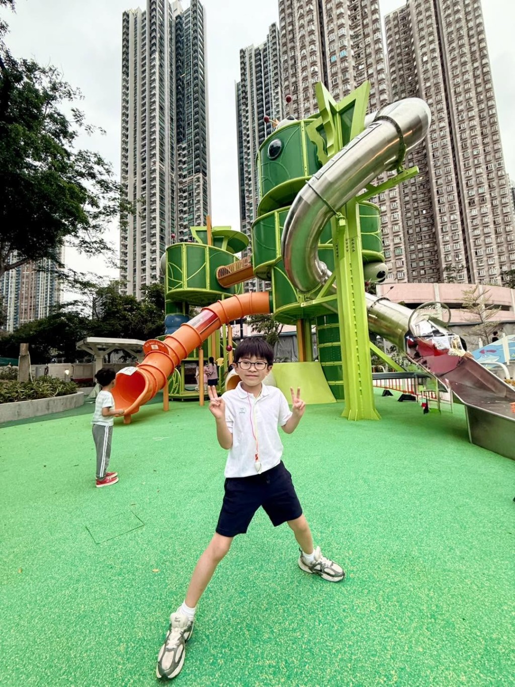 荃灣海濱公園的兒童遊樂場經過翻新後,設施全面升級。(圖片授權:FB@Black Tang黑媽媽好正、FB@駿琳兄妹成長誌) 荃灣海濱公園的兒童遊樂場經過翻新後,設施全面升級。(圖片授權:FB@Black Tang黑媽媽好正、FB@駿琳兄妹成長誌)