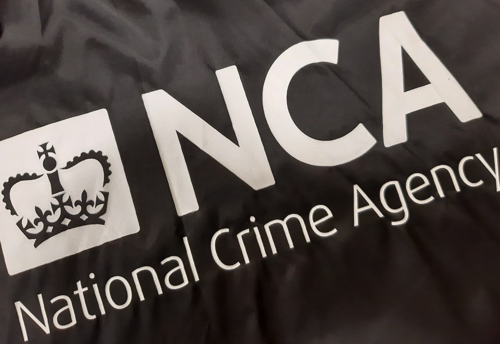 根据NCA估计，单是在英国，犯罪集团每年就赚取40亿英镑。