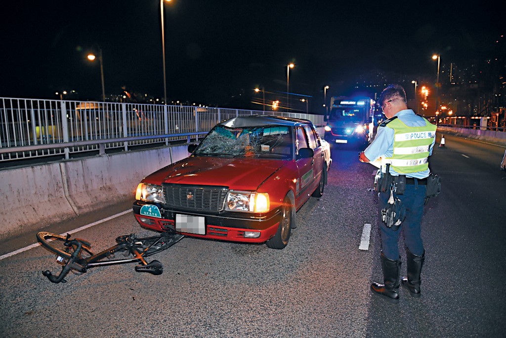 的士經青衣南橋時超速撞死17歲少年，69歲司機認罪候懲。