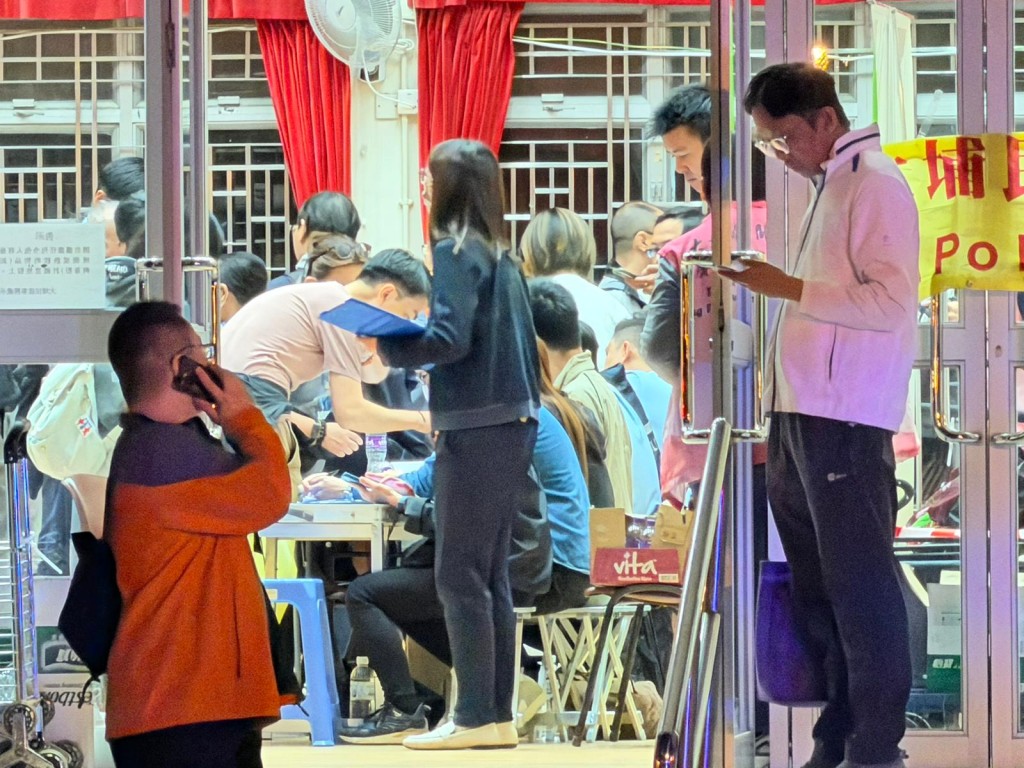 大埔民政事務處開放臨時庇護中心和設立援助站。