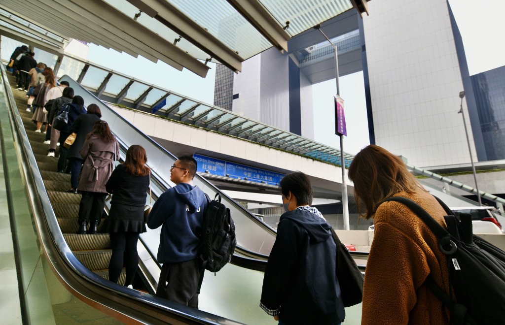 政府今(11日)刊登職位空缺,公開招聘政府新聞處處長及食物環境衞生署署長。資料圖片 政府今(11日)刊登職位空缺,公開招聘政府新聞處處長及食物環境衞生署署長。資料圖片