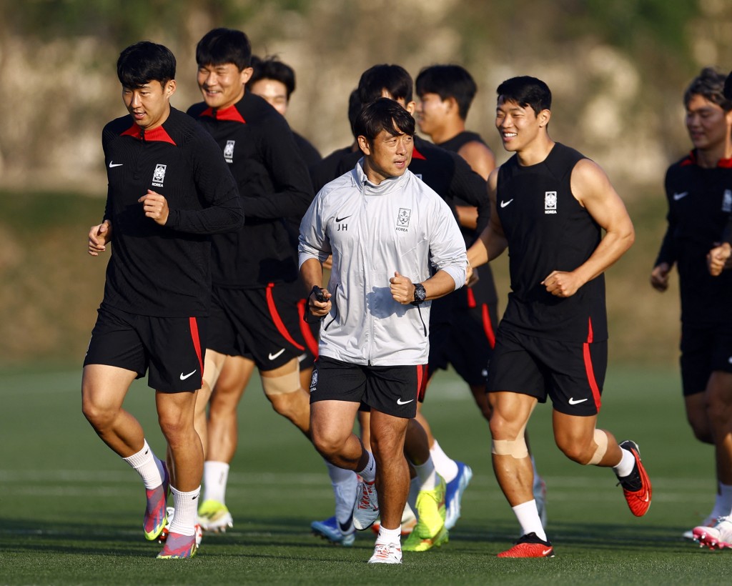 孙兴民和金玫哉是南韩国家队队友。Reuters
