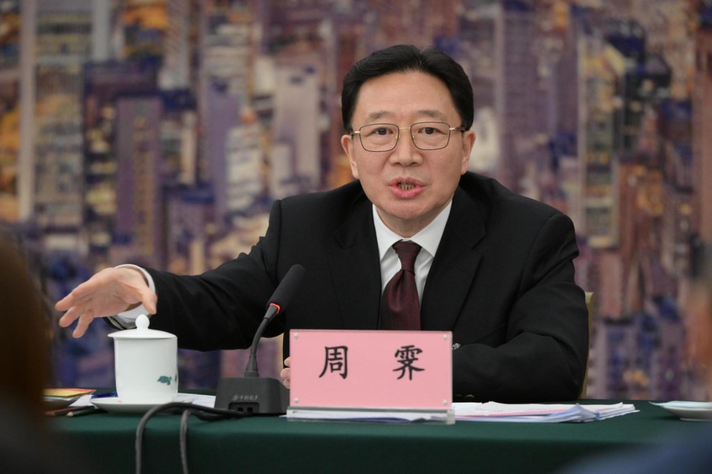 港澳办副主任周霁表示，开放西安及青岛为香港自由行城市，之后还有一系统措施支持香港。苏正谦摄