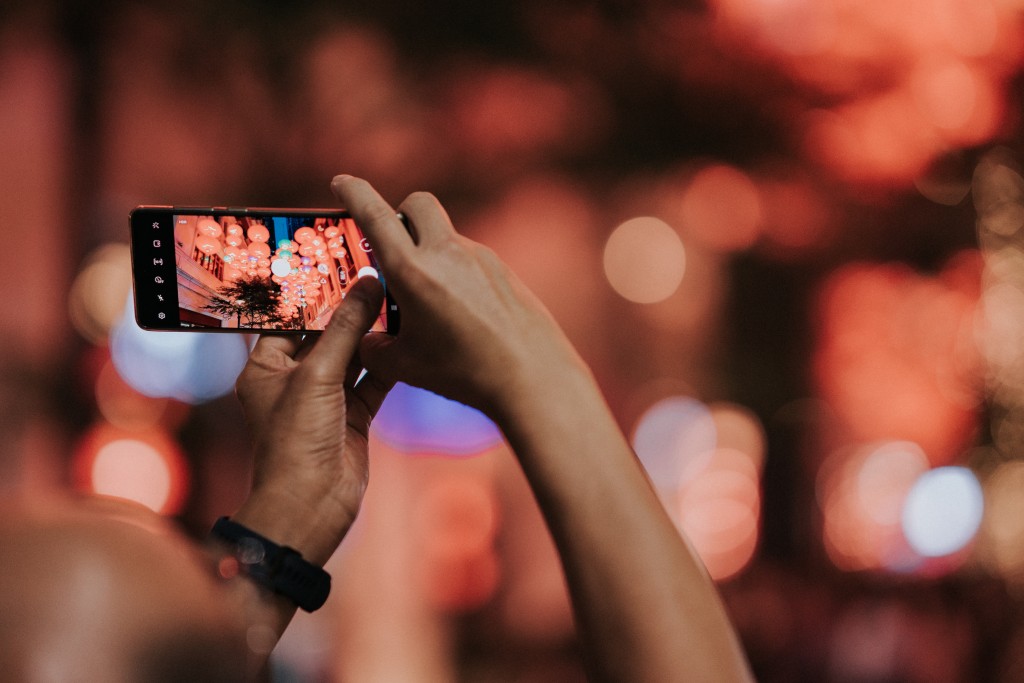 舉起手機，就可拍下充滿溫馨暖意的一幕。