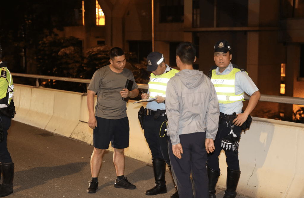 吉普車司機協助警方調查。黎志偉攝