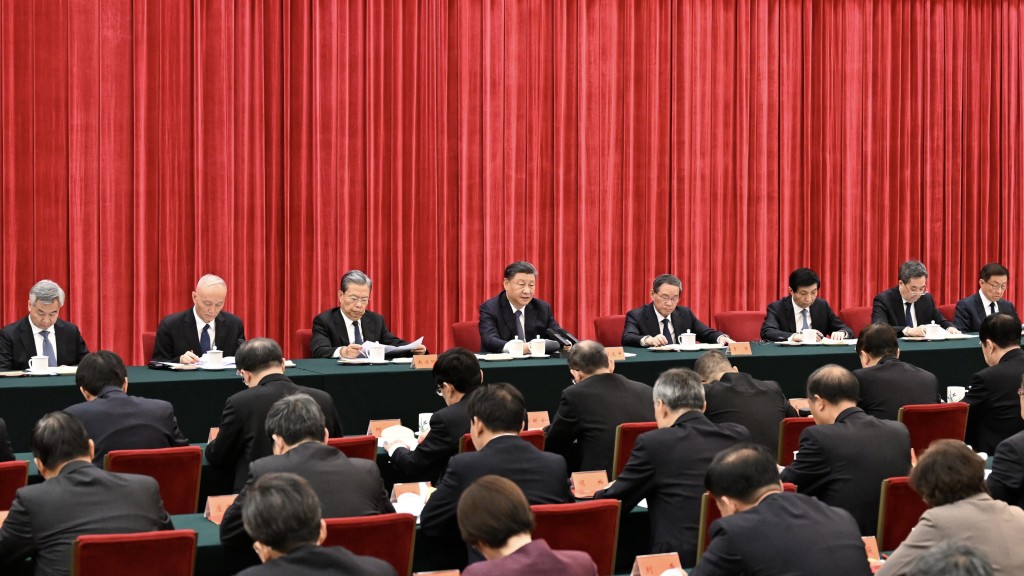 12月26日，中共中央在北京人民大會堂舉行紀念毛澤東誕辰130周年座談會。 新華社