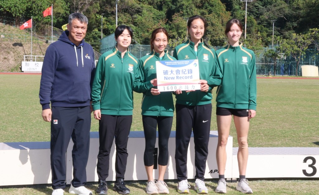 港大女子4x400米接力隊破大會紀錄奪冠。徐嘉華攝 港大女子4x400米接力隊破大會紀錄奪冠。徐嘉華攝