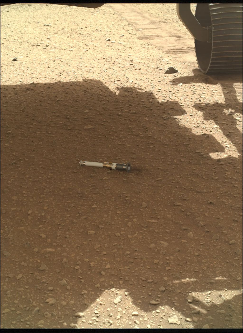 毅力號火星首個土壤樣本管，看來像星戰光劍。NASA