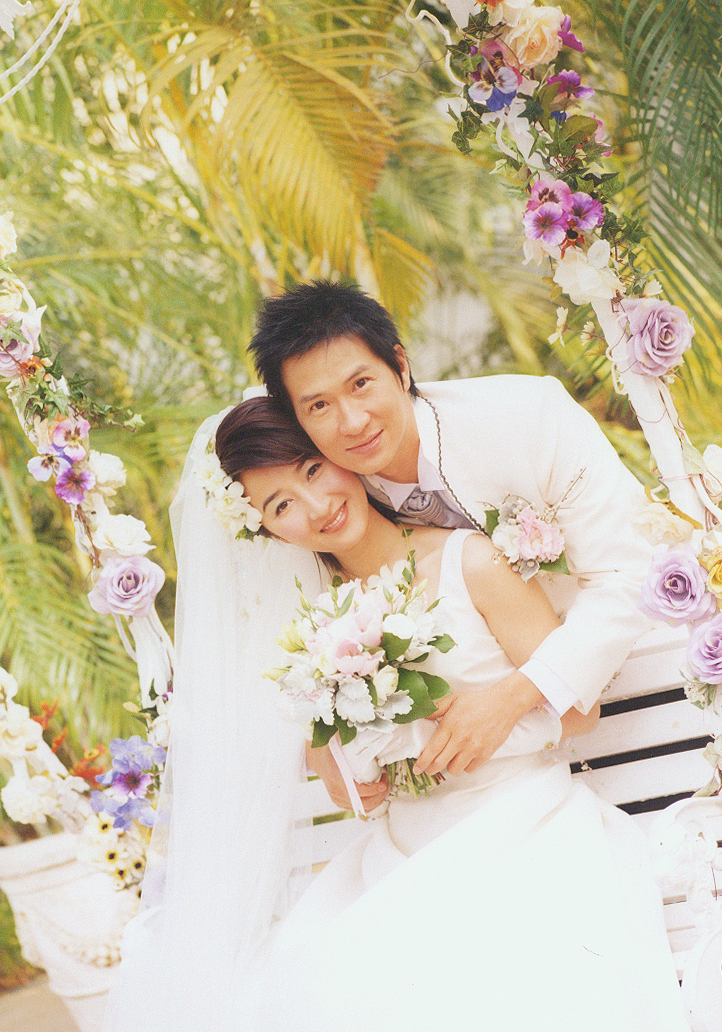 张家辉与关咏荷于2003年底在澳洲雪梨结婚。