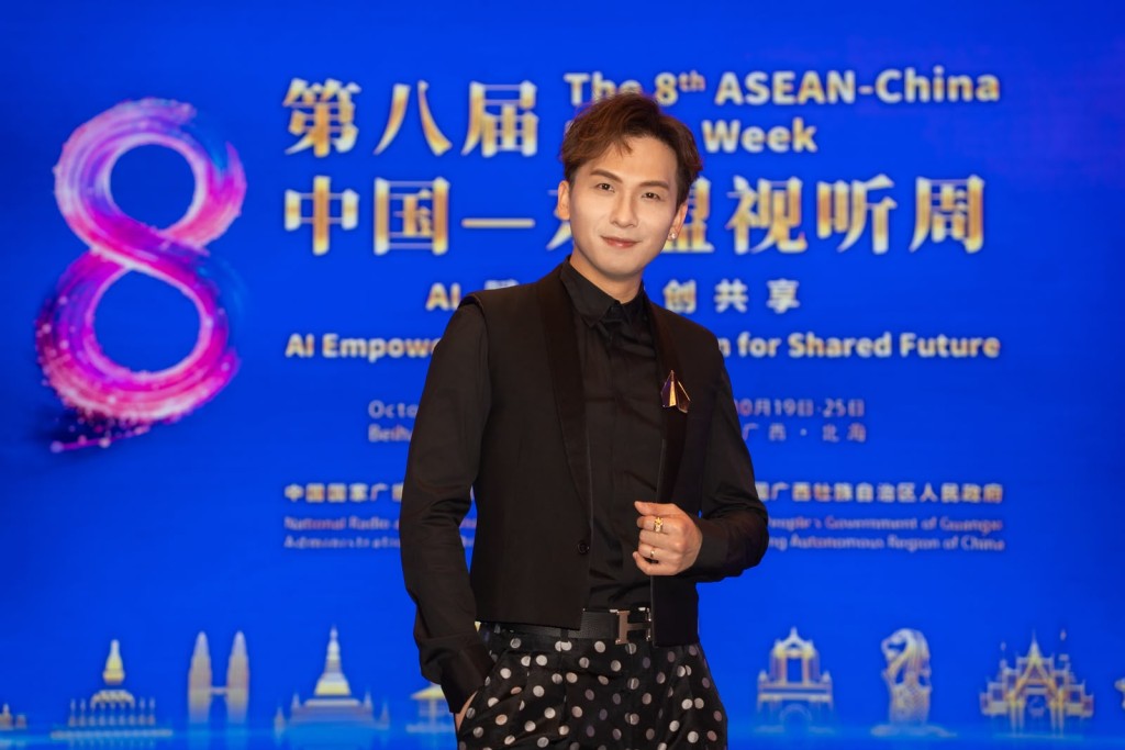 周吉佩讚粵語有影響力。