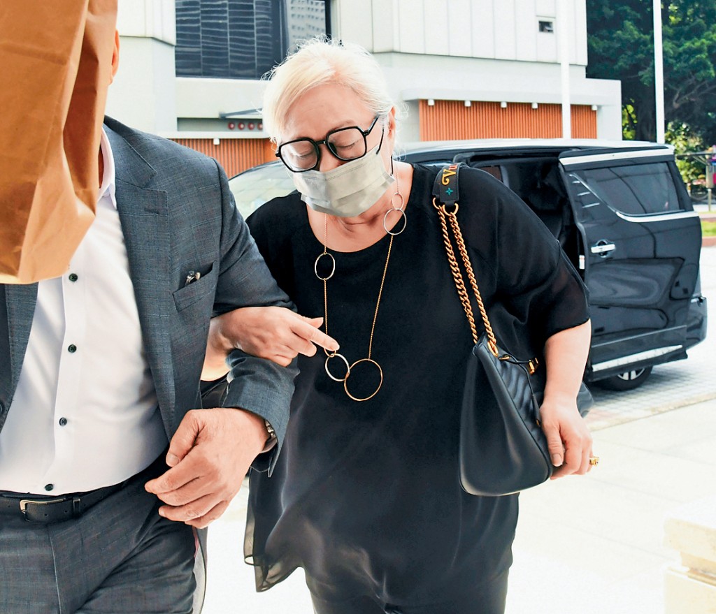 官恩娜母親麥銀麗及其男性好友馮明業在外婆勞笑鳳遺產案中敗訴，須支付3名姨母的訟費。