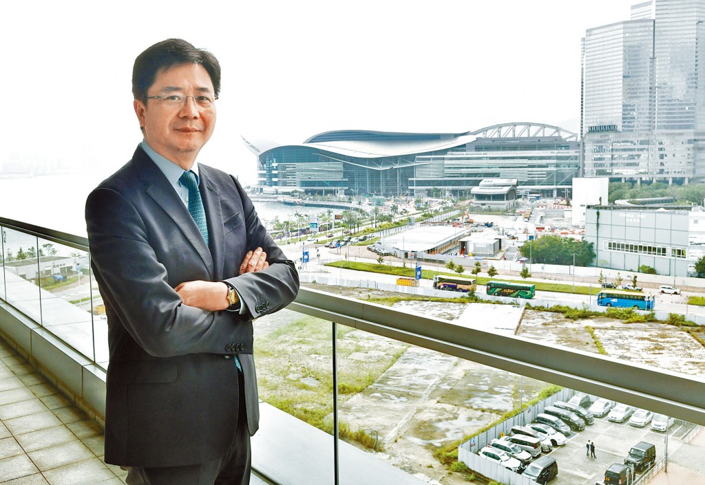 选委界立法会议员陈沛良表示，以往议会属于不正常状态，反对派议员对所有政府议案，「唔理啱定错都反对」。