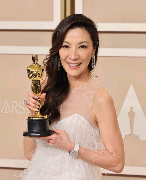 Michelle自年初勇夺奥斯卡影后奖，即被誉为「华人之光」。