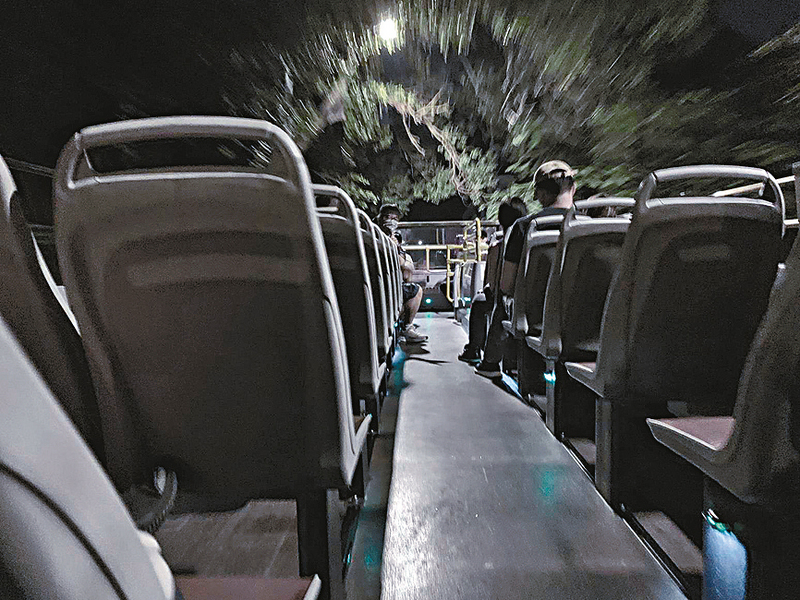 ●香港維港凱悅尚萃酒店推出尚萃專屬鬼巴士，載客人走訪港島區多個靈異景點。