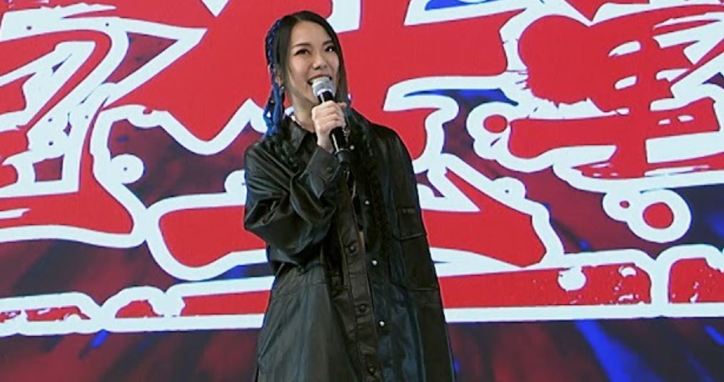 J. Arie擔任主持，表現鬼馬。