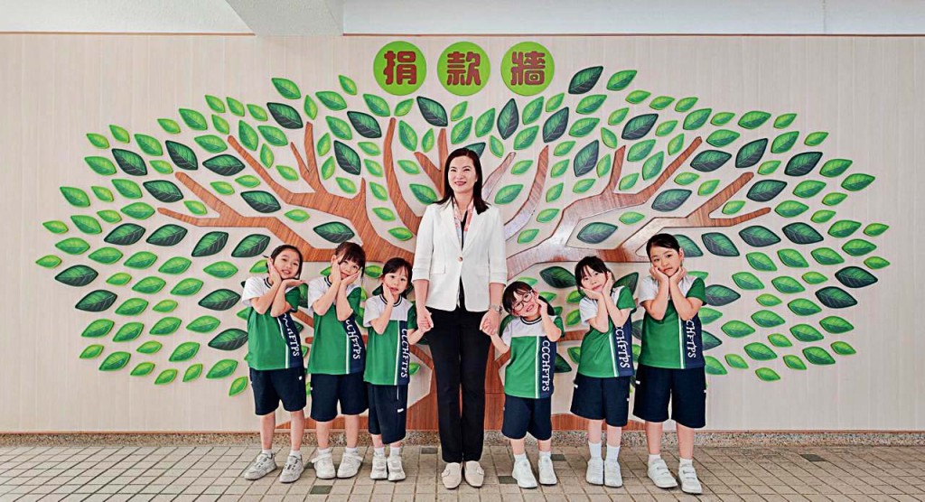 校史室以「十年樹木，百年樹人」為創建主題，感謝校友、家長及同學的無私奉獻，共同成就了今日的輝煌成果。