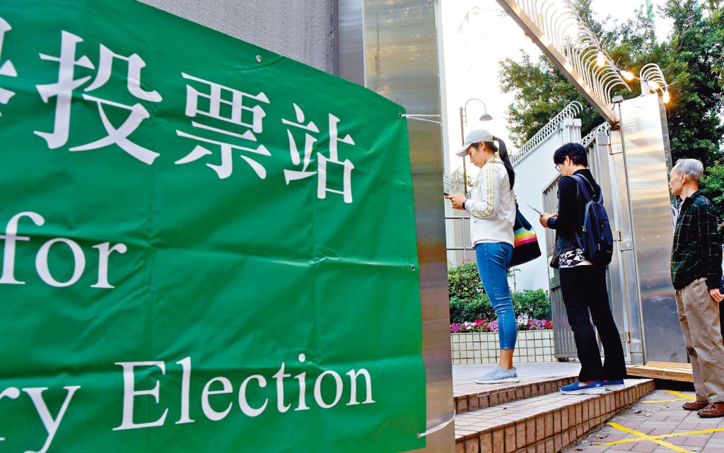 區議會改革方案即將出爐，將採取「直選、間選、委任」混合模式。