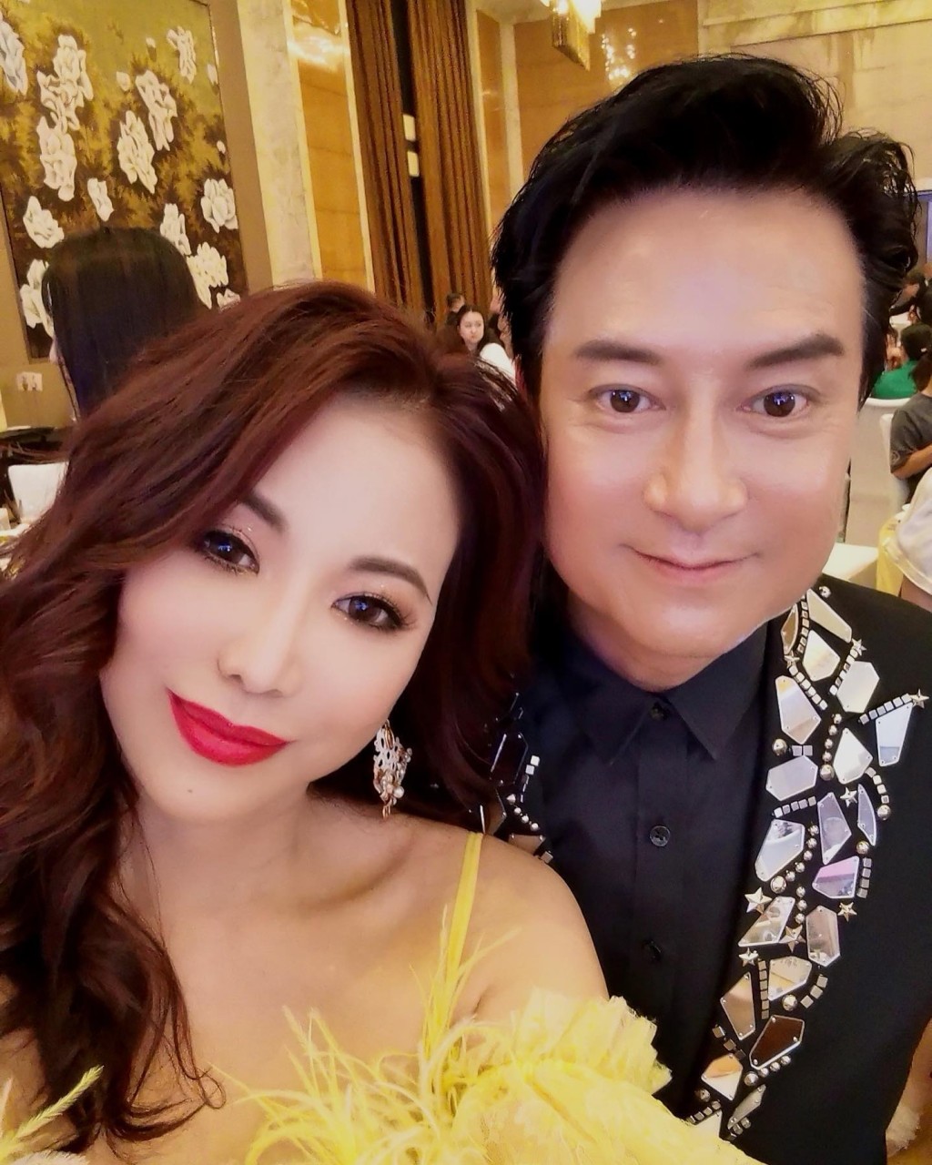 劉錫明舉行盛大生日晚宴,陳雅倫應邀出席。